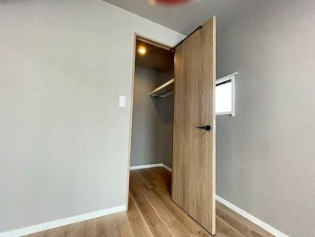 [@-