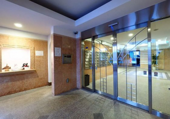 �G���g�����X�@�I�[�g���b�N