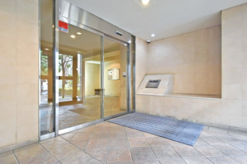 �G���g�����X�@�I�[�g���b�N