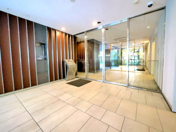 �G���g�����X�@�I�[�g���b�N