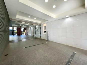 �G���g�����X�@�I�[�g���b�N