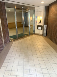 �G���g�����X�@�I�[�g���b�N