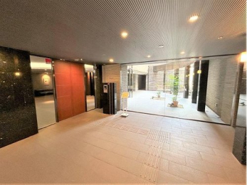 �G���g�����X�@�I�[�g���b�N