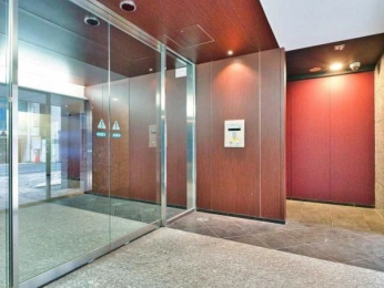 �G���g�����X�@�I�[�g���b�N