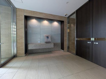 �G���g�����X�@�I�[�g���b�N