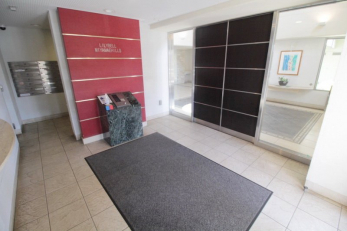 �G���g�����X�@�I�[�g���b�N