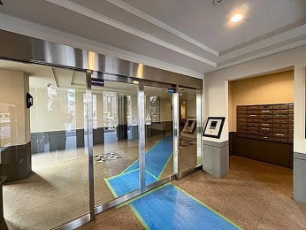 �G���g�����X�@�I�[�g���b�N