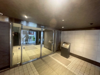 �G���g�����X�@�I�[�g���b�N