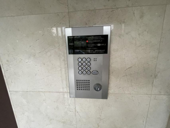 �G���g�����X�@�I�[�g���b�N