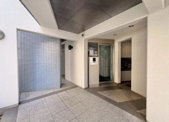 �G���g�����X�@�I�[�g���b�N