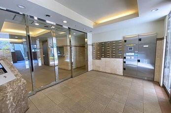 �G���g�����X�@�I�[�g���b�N�E��z�{�b�N�X