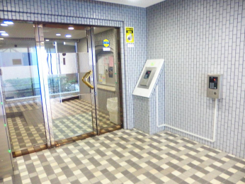 �G���g�����X�@�I�[�g���b�N