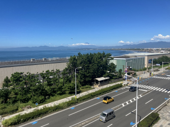 �Z�˂���̒��]�ʐ^�@-