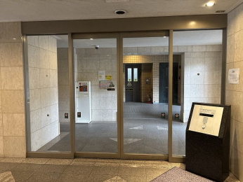 �G���g�����X�@�I�[�g���b�N