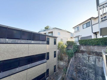 �Z�˂���̒��]�ʐ^�@-