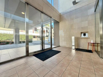 �G���g�����X�@�I�[�g���b�N