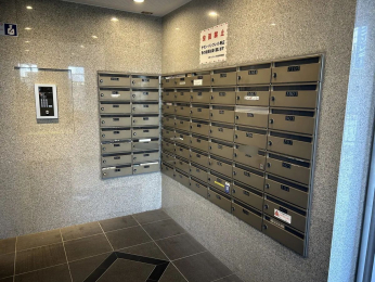 �G���g�����X�@�I�[�g���b�N�E���[���{�b�N�X