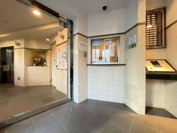 �G���g�����X�@�I�[�g���b�N