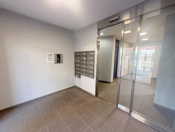 �G���g�����X�@�I�[�g���b�N