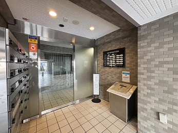 �G���g�����X�@�I�[�g���b�N