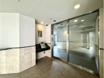 �G���g�����X�@�I�[�g���b�N