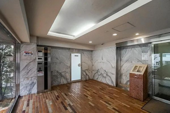 �G���g�����X�@�I�[�g���b�N