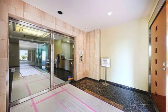 �G���g�����X�@�I�[�g���b�N