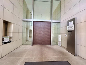 �G���g�����X�@�I�[�g���b�N