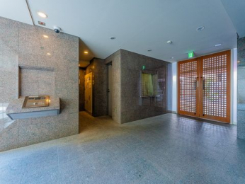 �G���g�����X�@�I�[�g���b�N